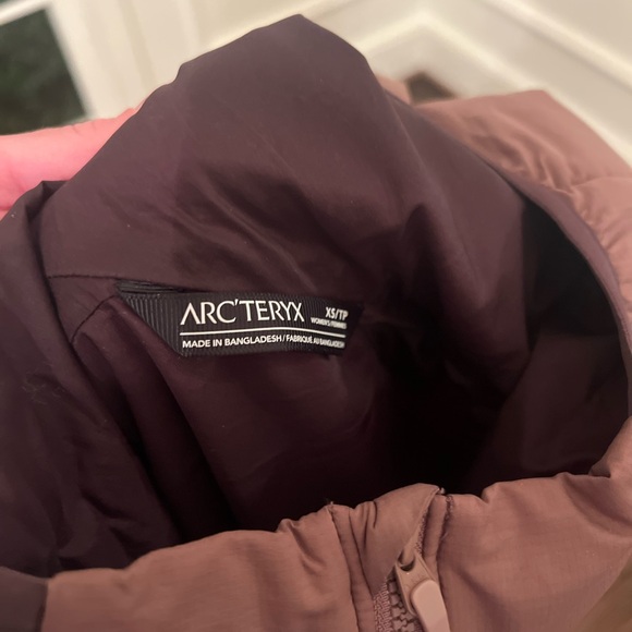 Arc'teryx Dusty Rose Hooded Jacket - Picture 4 of 5